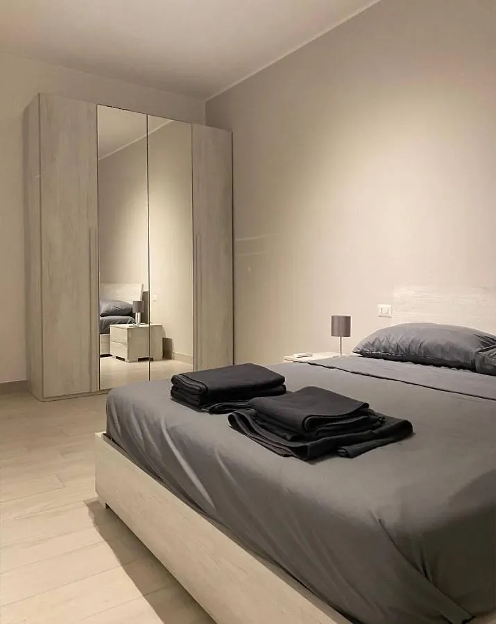 Shining House In Milan Apartment