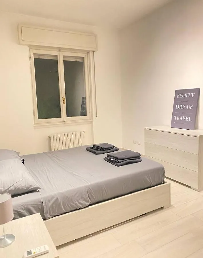 Shining House In Milan Apartment