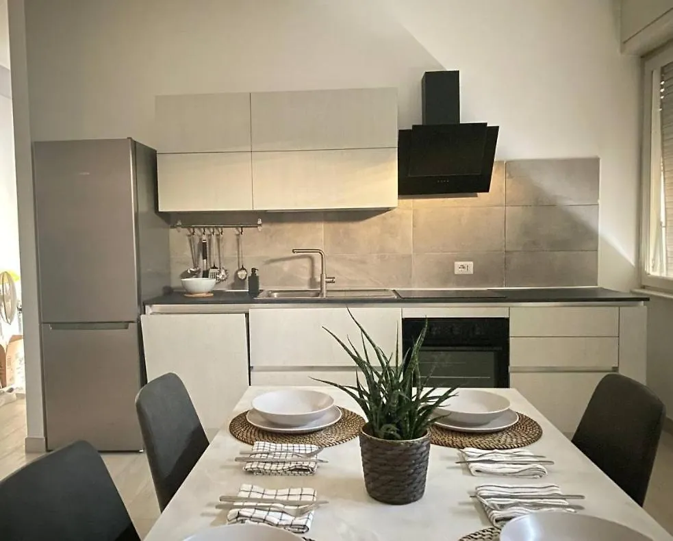 Shining House In Milan Apartment