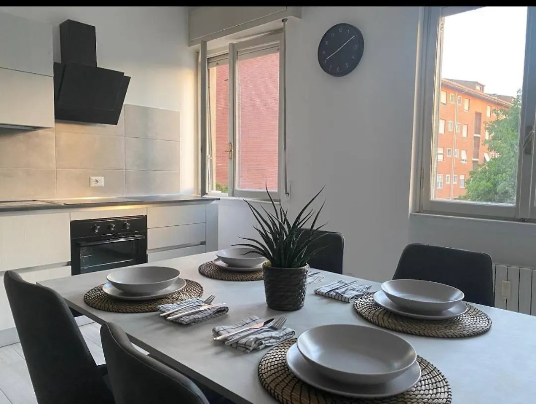 Shining House In Milan Apartment