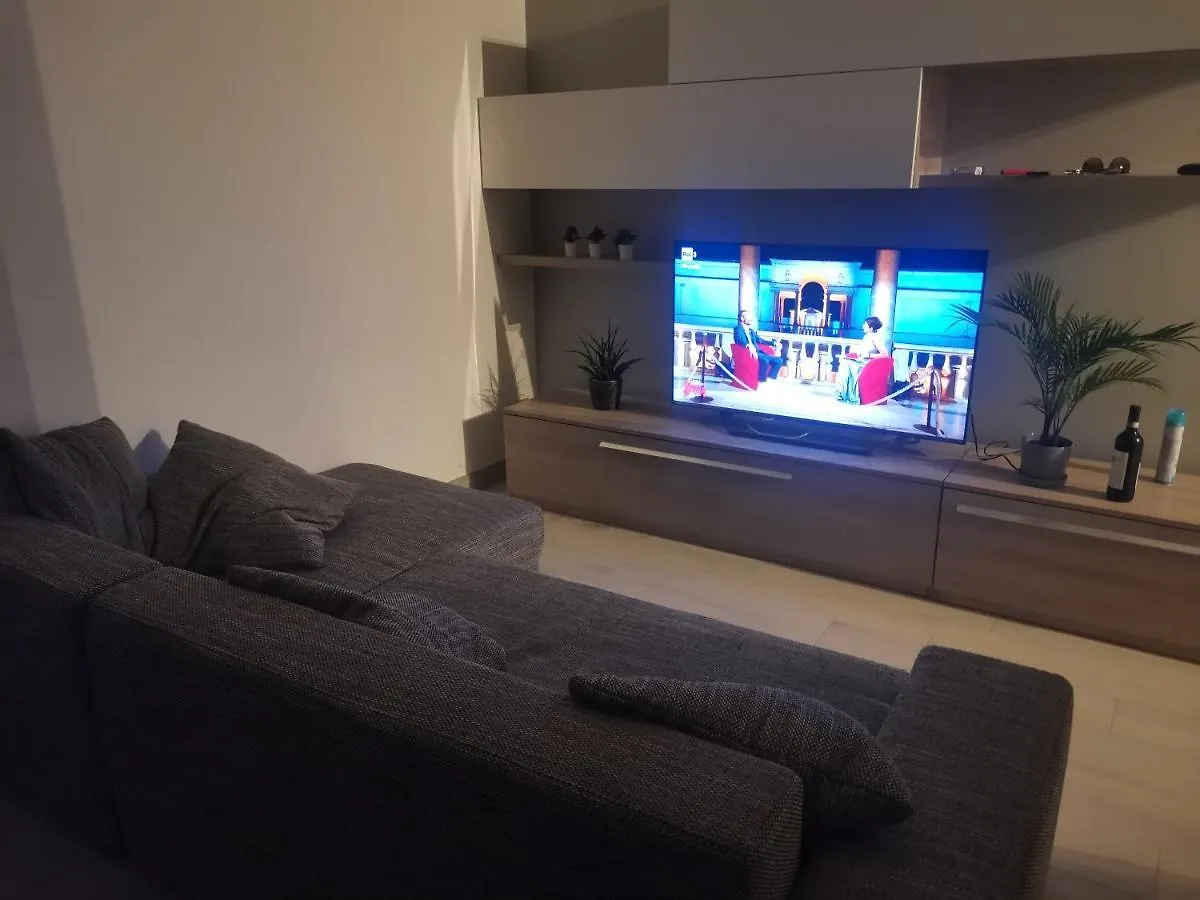 Shining House In Milan Apartment