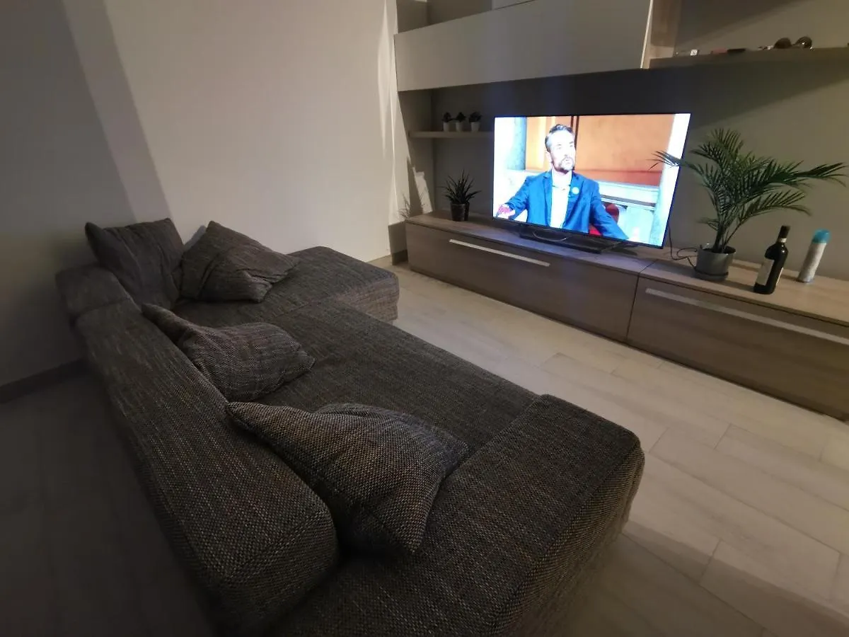 Shining House In Milan Apartment Italy