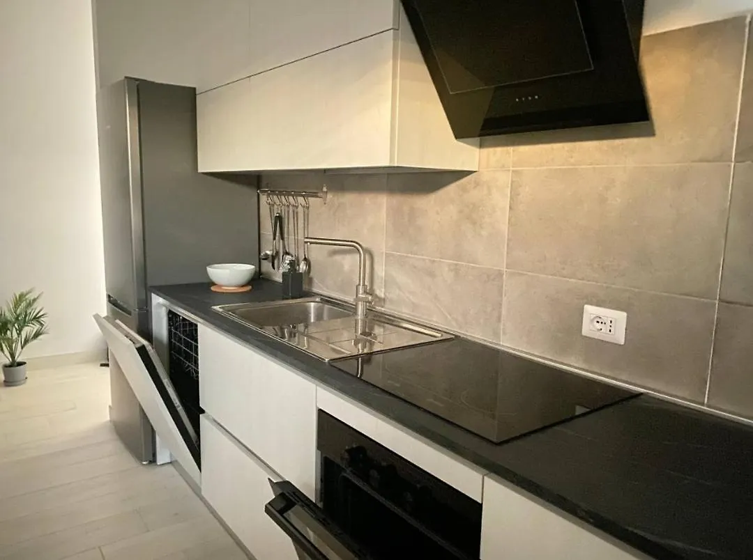 Apartament Shining House In Mediolan